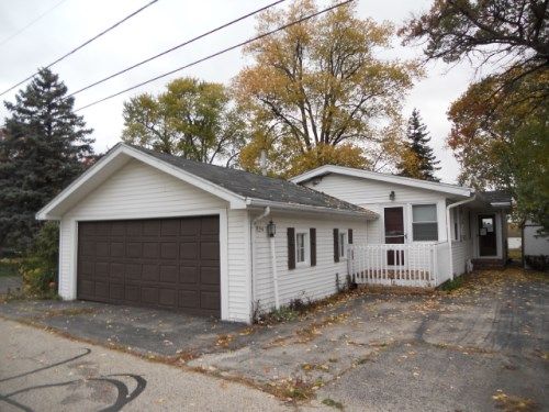 4324 Lakewood Rd, Mchenry, IL 60050