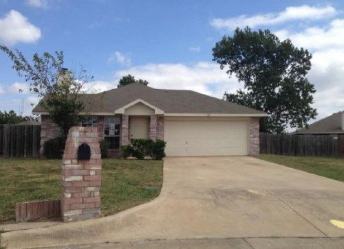 105 Rockwall Court, Terrell, TX 75160