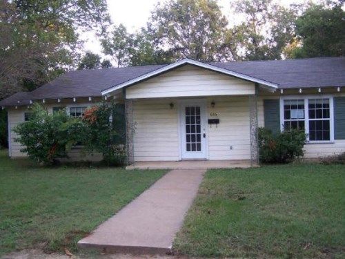 616 S Magnolia St, Palestine, TX 75801