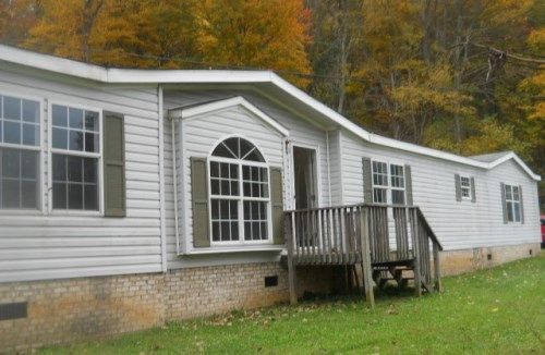 125 Lucas St, Pembroke, VA 24136