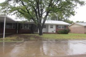 900 E Austin St, Kermit, TX 79745