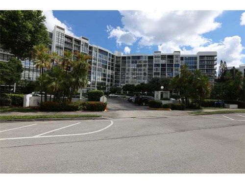 1000 PARKVIEW DR # 723, Hallandale, FL 33009