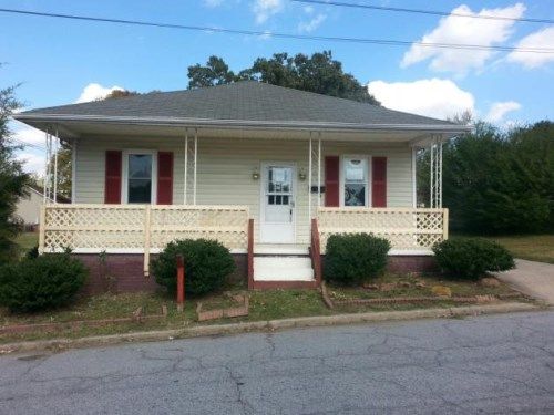 402 Hinkle St, Thomasville, NC 27360