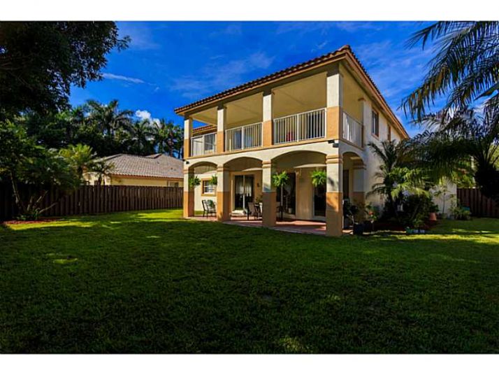 6861 NW 111 AV, Miami, FL 33178