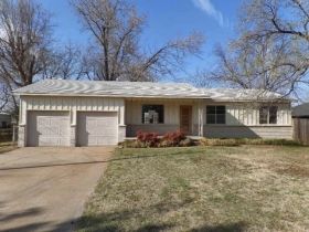 1223 W C St, Jenks, OK 74037