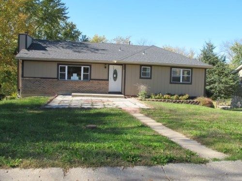 504 Laughlin Street, Tonganoxie, KS 66086