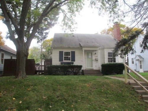 2316 N Howell St, Davenport, IA 52804