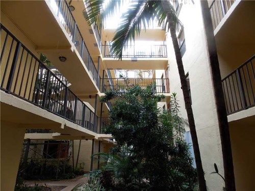 3440 NE 192 ST # 4D, Miami, FL 33180