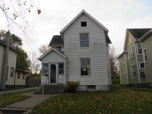 711 9th Ave S, Clinton, IA 52732