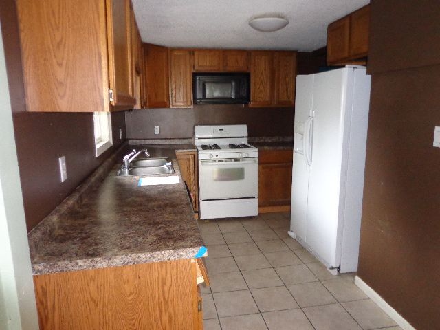 806 Emmett Avenue, Jackson, MI 49203