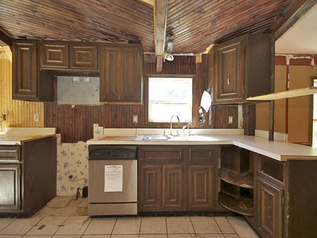48417 38th Ave, Bangor, MI 49013