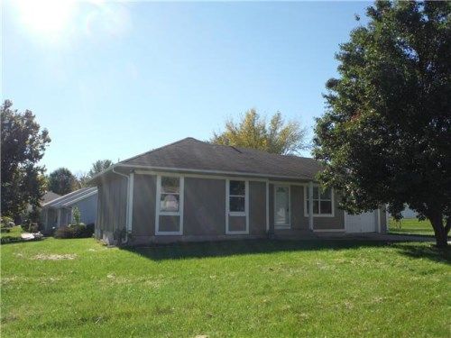 611 Willow St, Peculiar, MO 64078