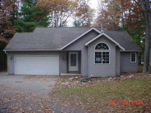 134 Pepperell Ave, Houghton Lake, MI 48629