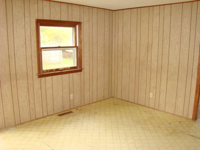 212 E Walnut St, Albion, MI 49224