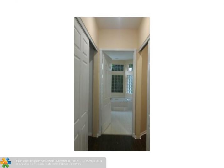 990 OLD OAK CT, West Palm Beach, FL 33414