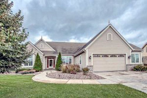 9684 W Prairie Grass Way, Franklin, WI 53132