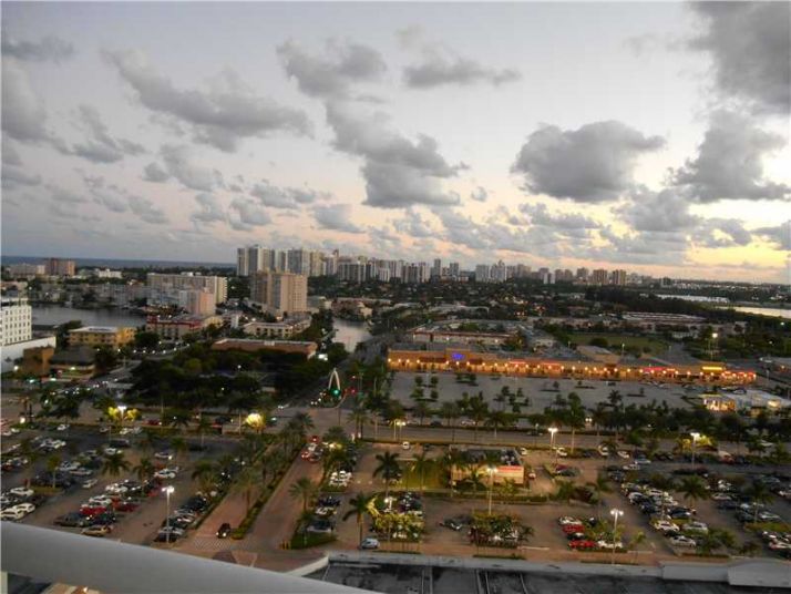 1755 E HALLANDALE BEACH BL # 1807, Hallandale, FL 33009