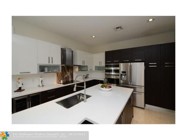 1875 HARBOR VIEW CIR, Fort Lauderdale, FL 33327