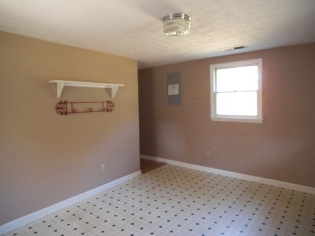 652 State Street, Commerce, GA 30529