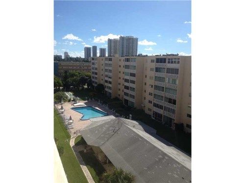 320 NE 12 AV # 702, Hallandale, FL 33009