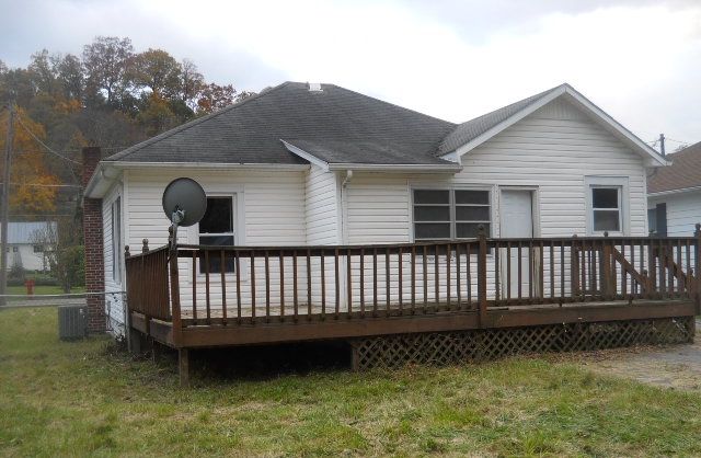108 Reynolds Ave, Bluefield, VA 24605