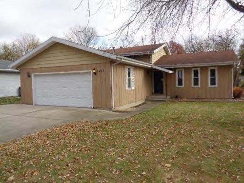 2411 Parklake Dr, Morris, IL 60450