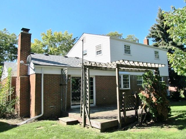 16523 Walter St, Southgate, MI 48195