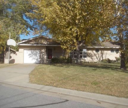 454 S 5th St, Colwich, KS 67030