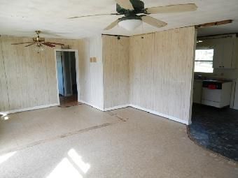 77 Clara St, Cowarts, AL 36321