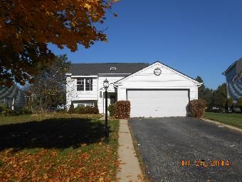 920 Knightsbridge Drive, Island Lake, IL 60042