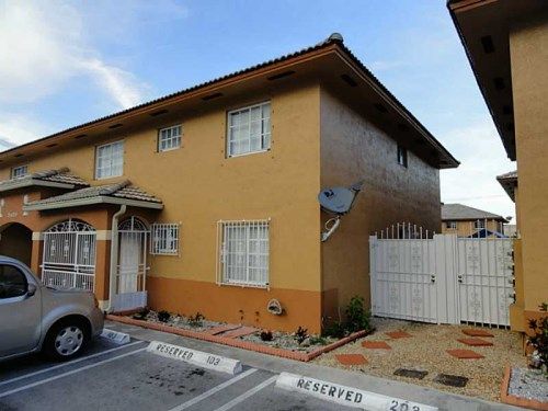 2425 W 76 ST # 103A, Hialeah, FL 33016