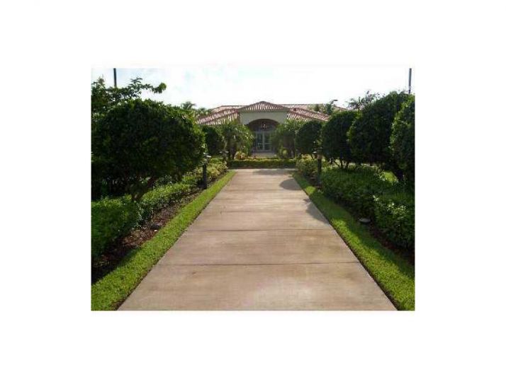 7320 NW 114 AV # 204, Miami, FL 33178