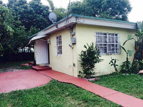 2832 214 TE # B, Miami, FL 33180