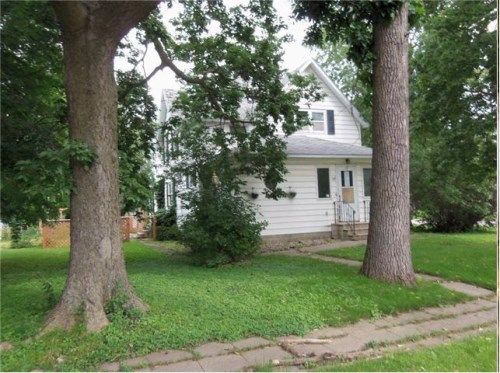 118 E 4th St, Cyrus, MN 56323