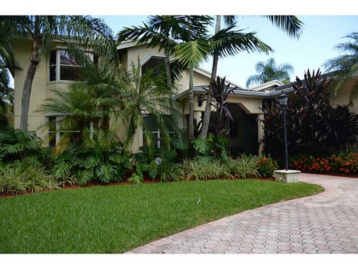 13505 SW 72 AV, Miami, FL 33156