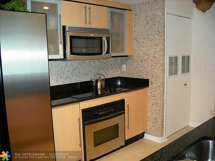 325 S Biscayne Blvd # 3821, Miami, FL 33131