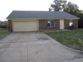 2703 Casa Blanca Ct S, Arlington, TX 76015