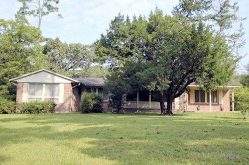 1313 Dogwood Ln, Picayune, MS 39466