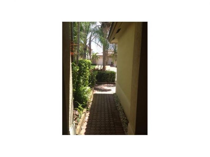 5084 NW 112 CT, Miami, FL 33178