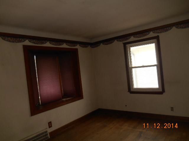 12773 Pullman St, Southgate, MI 48195
