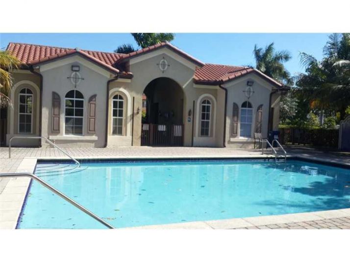 1017 NE 207 TE # 1017, Miami, FL 33179