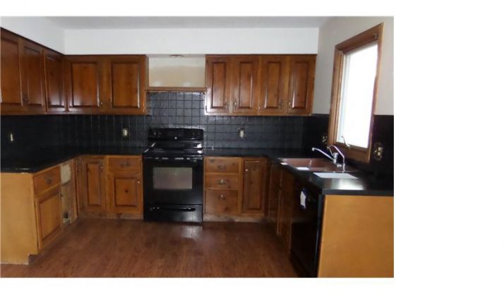 102 Carefree Ln, Dodge City, KS 67801