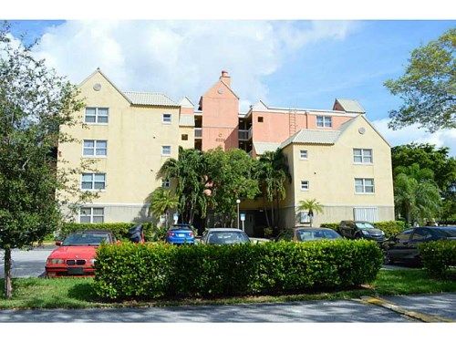 8225 LAKE DR # 407, Miami, FL 33166