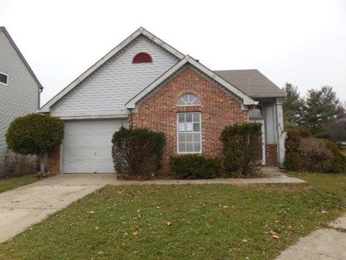 286 Lake Point Cir, Greenwood, IN 46142