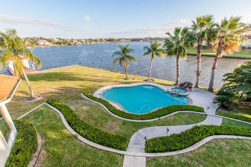 2018 Shoreline Dr., Seabrook, TX 77586