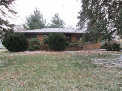 426 Eloise Dr, Benton Harbor, MI 49022