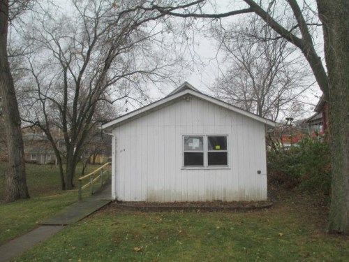 114 N 2nd St, Le Claire, IA 52753
