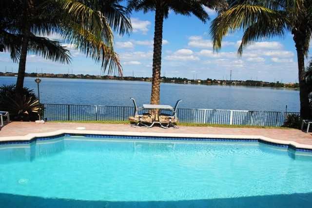 18721 SW 24 ST, Hollywood, FL 33029