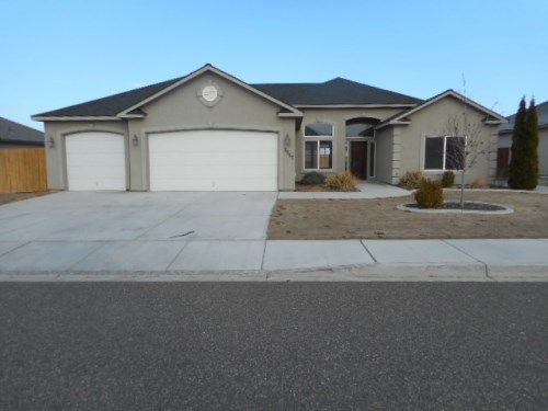 8802 W Bruneau Ave, Kennewick, WA 99336