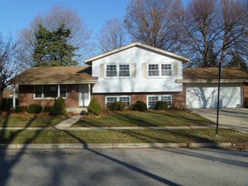 896 Huron Dr, Elgin, IL 60120